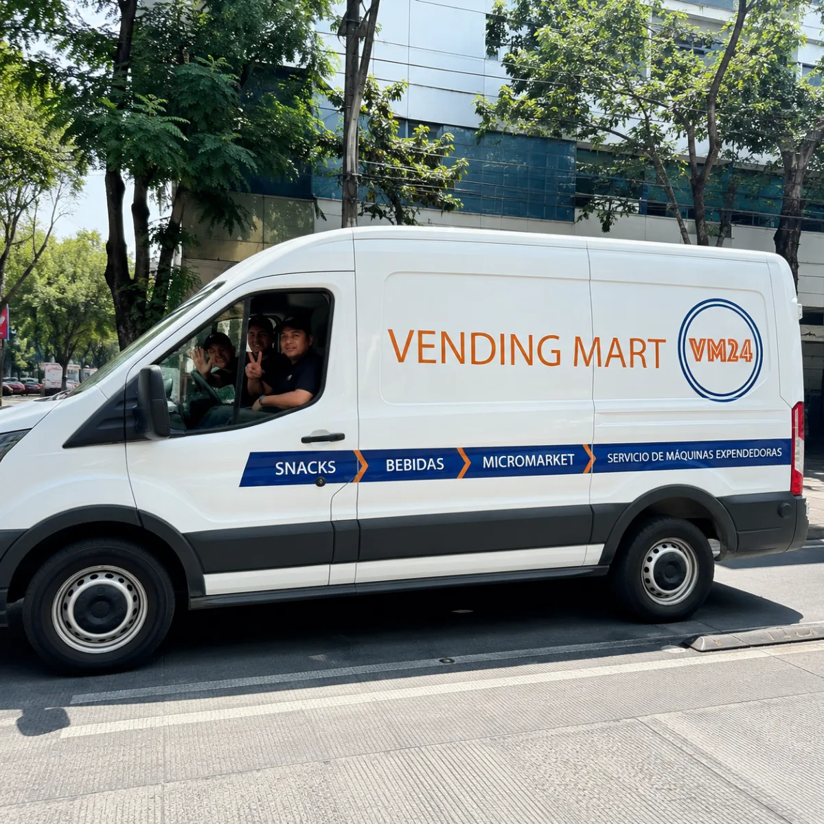 Camioneta rotulada de Vending Mart 24 saliendo a ruta